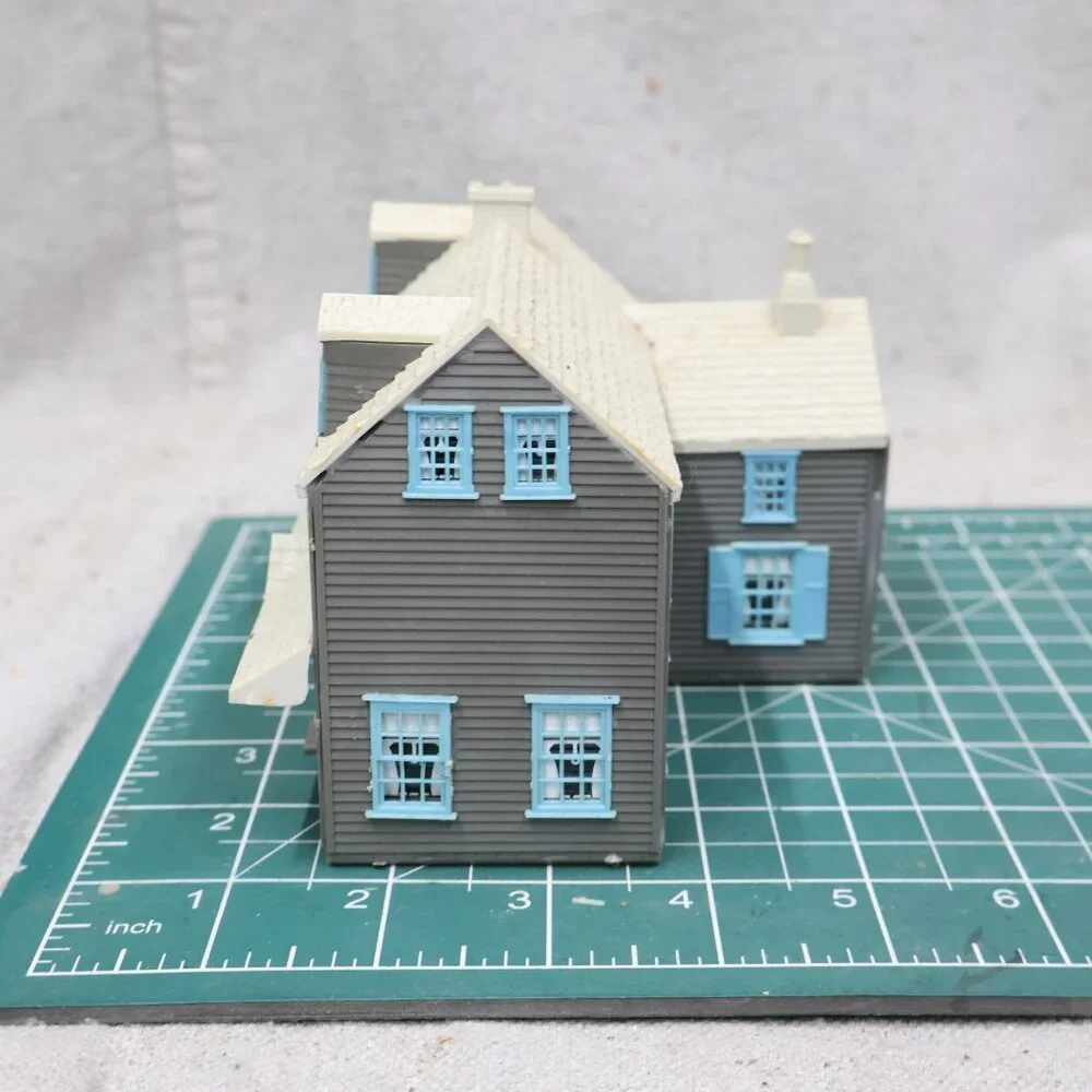 Atlas HO Scale Home Series Historic Model House Kit #602 Assembled